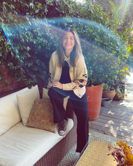 Así es la casa de Nuria Roca en Madrid: con despacho, jardín con piscina y una escalera llena de luz