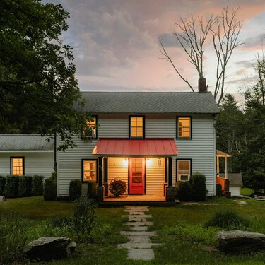 Lidl pone a la venta la lámpara solar que cuesta menos de 6 euros y es perfecta para iluminar terrazas y jardines sin aumentar la factura de la luz 