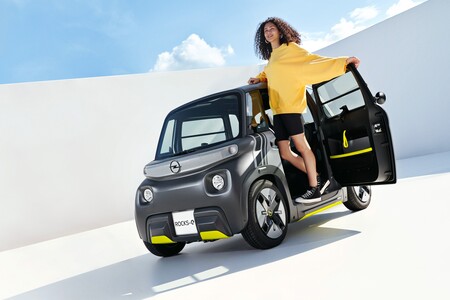Opel viste al Citroën Ami con traje alemán y lanza el Opel Rocks-e: un 'no coche' eléctrico de hasta 75 km de autonomía