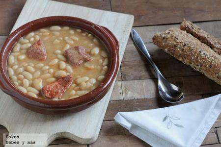 Receta sencilla de judías blancas con carne adobada