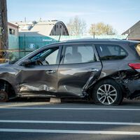 En esta ciudad han abandonado miles de autos en tan solo seis meses. Ya no caben y el problema es que nadie quiere hacerse cargo de ellos