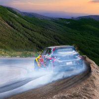 Lo de Red Bull es otro nivel. Ha hecho posiblemente el mejor vídeo de drifting: siete minutos llenos de humo, coches míticos y estrellas 