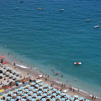 Italia tenía un problema con sus playas llamado "turismo": ahora tiene una solución y un problema aún más grande