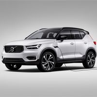 El Volvo XC40 Recharge añade una versión de acceso híbrida enchufable con 211 CV, a la espera del SUV eléctrico