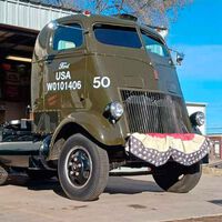 Los dos únicos camiones vivos que transportaron al bombardero más famoso de la Segunda Guerra Mundial han estado décadas desaparecidos. Ahora se venden en Facebook por 1,20 millones