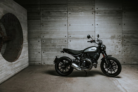 Ducati Scrambler Icon Dark 20