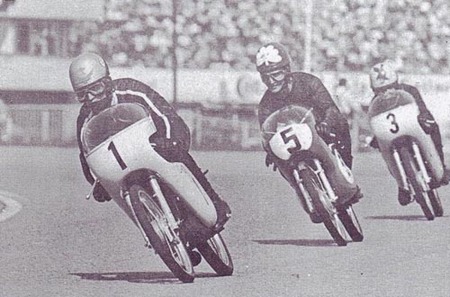 Competiciones con motos deportivas