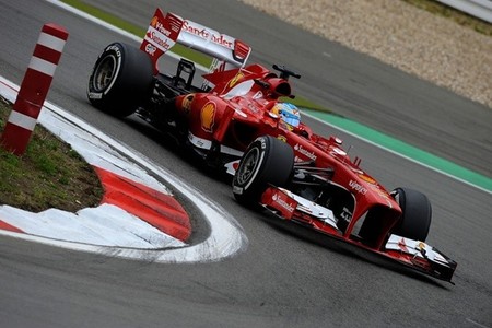 Fernando Alonso, estrategia diferente pero riesgo máximo