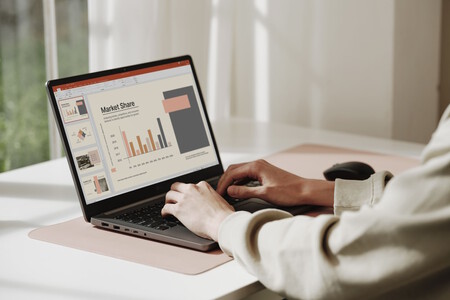 Laptop Key Visual 2025 Lifestyle Images Gram Book Student 02