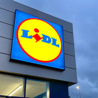 Lidl reta a Leroy Merlin con el kit solar con el que tendrás luz gratis en casa sin obras ni papeleos al precio más barato