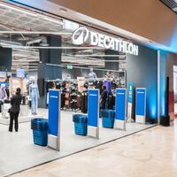 Las rebajas de Decathlon comienzan a agotar la chaqueta impermeable, cortavientos y térmica más buscada del invierno    