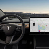 Las cámaras del Tesla Model 3 no solo cazan vándalos: una grabación del coche eléctrico libra a su conductor de una multa