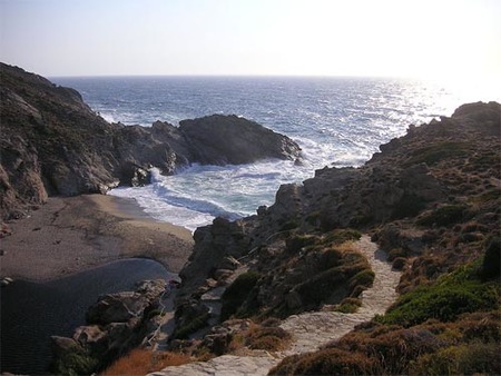 Icaría (Grecia): una isla de leyenda y un pueblo vampiro