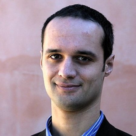 El diputado del PSOE que no envía a la papelera los mails de los ciudadanos