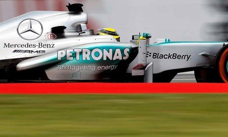 Las flechas plateadas vuelan en Montmelò y Nico Rosberg suma una nueva pole