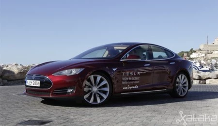 El Model S de Tesla tendrá un piloto automático para autovías y aparcamiento automático en paralelo