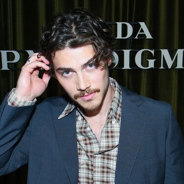 La barba poblada queda en el olvido: lo de ahora es llevar el bigote delgado como sinónimo de elegancia juvenil y desenfado