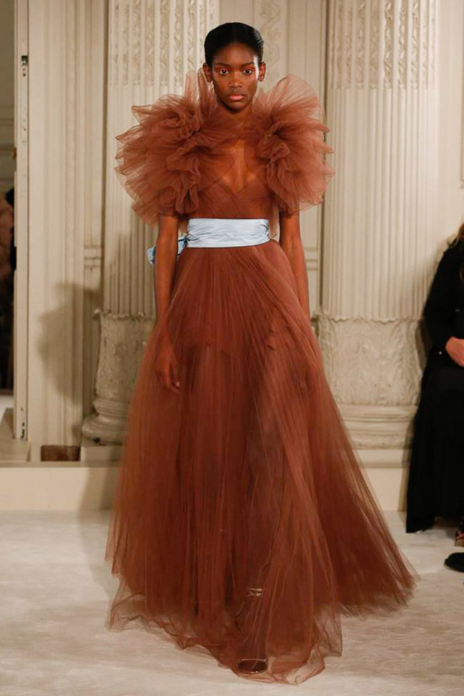 Avalentino Pasarela 872102430 683x