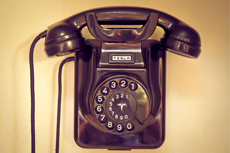 Tesla Telefono