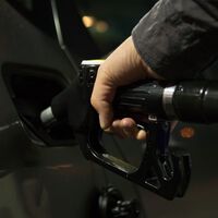 El precio del petróleo vuelve a tensionarse tras el ataque de Hamás a Israel, y los pronósticos no son buenos 