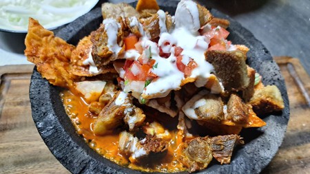 Este es el lugar cerca de Guadalajara donde puedes probar 25 chilaquiles distintos, con cochinita hasta chicharrón