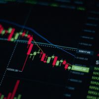 Alguien le dio 10.000 euros a una IA china y a otra estadounidense para que invirtieran. Y hubo un resultado inesperado