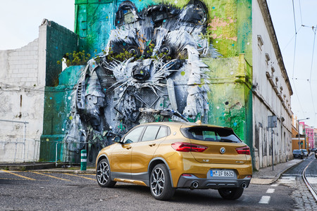 BMW X2 trasera lateral