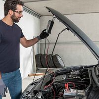 Cargadores de baterías Bosch a precio de chollo en Amazon: recarga la batería de tu coche cuando quieras por menos de 40 euros 