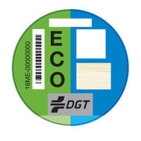 No, la DGT no tiene previsto cambiar las etiquetas medioambientales (al menos de momento)