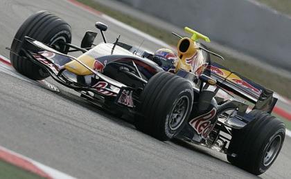 La lluvia aparece en el último día en Montmeló con Webber en lo más alto