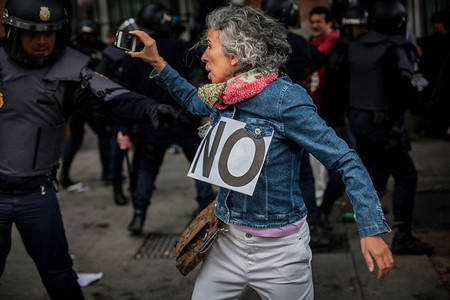 Fotomovimiento 15M: 'Se está dejando de confiar en los medios y la ciudadanía busca información alternativa'