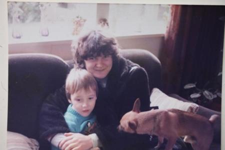Mujer se reencuentra con su hijo tras 28 años gracias a Facebook