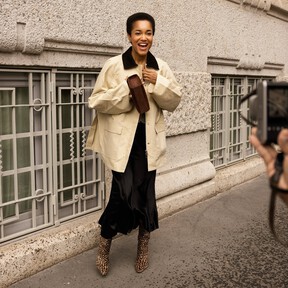 Barbour rebaja la chaqueta encerada atemporal que su estampado a cuadros convierte en máxima tendencia