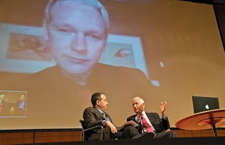 Daniel Ellsberg: "La vida de Julian Assange, fundador de WikiLeaks, está en peligro"