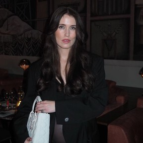 El nuevo conjunto de Zara es ideal para Navidad y un básico tan versátil que lo reutilizaremos (casi) todo el año por separado 