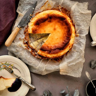 La tarta de queso vasca se ha hecho famosa en todo el mundo, pero de vasca tiene poco 