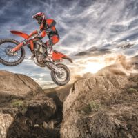 KTM te pone los dientes largos con su nueva gama offroad. Ready to Race con seis meses de garantía