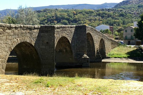 El puente románico de Navaluenga