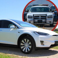 Um motorista na Suécia ativou o piloto automático de seu Tesla e tirou uma soneca por 40 km, sem perceber que a polícia o seguia: agora, enfrenta acusações 