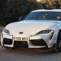Disfrutamos a los mandos del Toyota GR Supra con cambio manual de su obediente deportividad 