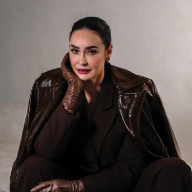 Zara triunfa con las botas de piel planas favoritas de las mujeres de más de 60 años: hacen match con vaqueros y chaqueta de punto 