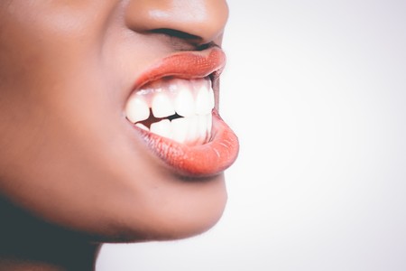 Las consecuencias del bruxismo: así es como rechinar los dientes puede afectar tu salud