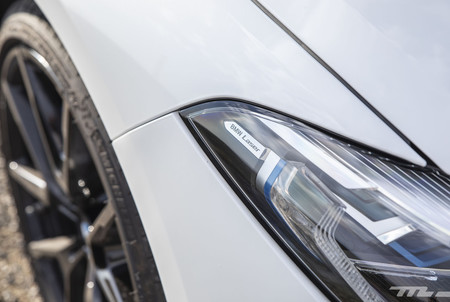 BMW M850i Cabrio luces láser