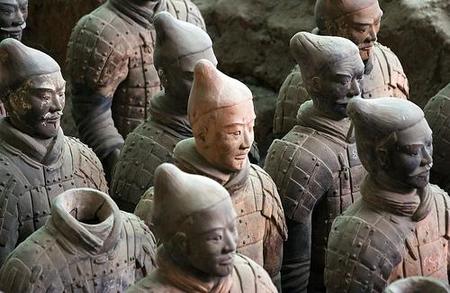 Retoman las excavaciones para dar con más guerreros de terracota