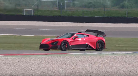 Vídeo: Zenvo TSR-S, así "baila" su alerón trasero activo