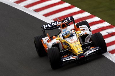 Alonso y el R28 no confirman en carrera su mejora