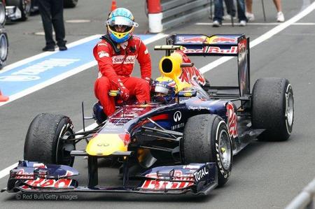 Mark Webber hizo de taxista a Fernando Alonso