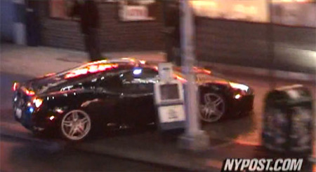 Toma falsa de "El aprendiz de brujo" con accidente de Ferrari F430 incluido