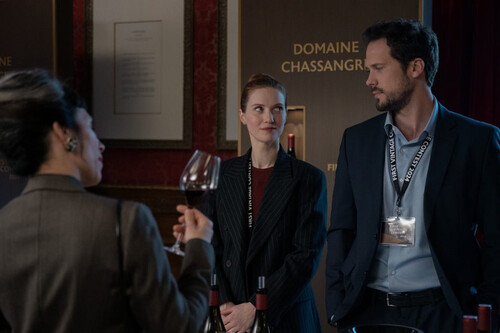 La temporada 2 de 'Las gotas de Dios' ha sabido mantener su elegante mezcla de drama familiar y obsesión por el vino y no puedo esperar para ver el final