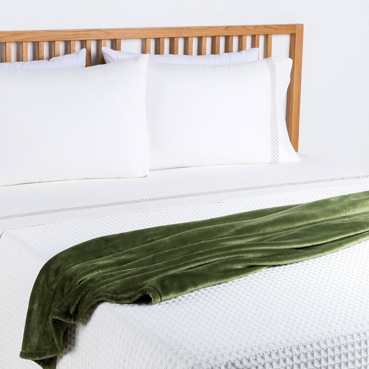 Rebajas en las mantas más cálidas y apetecibles de Zara Home y El Corte